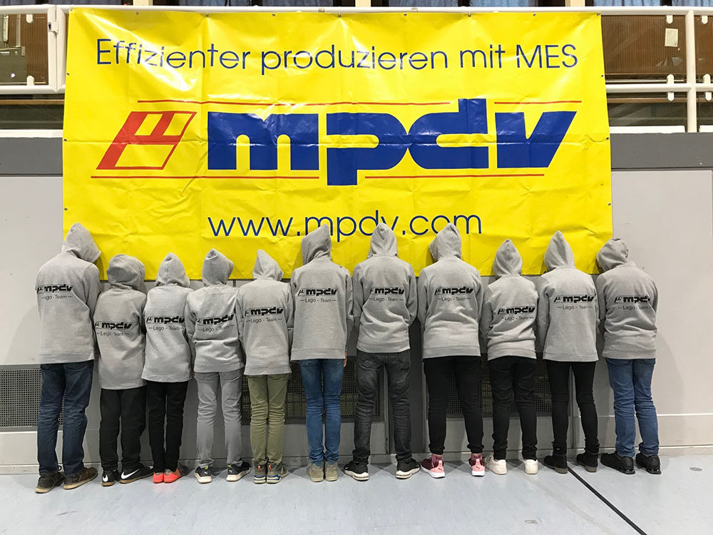 Two MPDV teams have participated in the robot competition FIRST LEGO League in Obrigheim this year. The "MPDV Junior Developers" team ranked third in the research task, "The Originals" won the jury's special prize. (Source: MPDV)